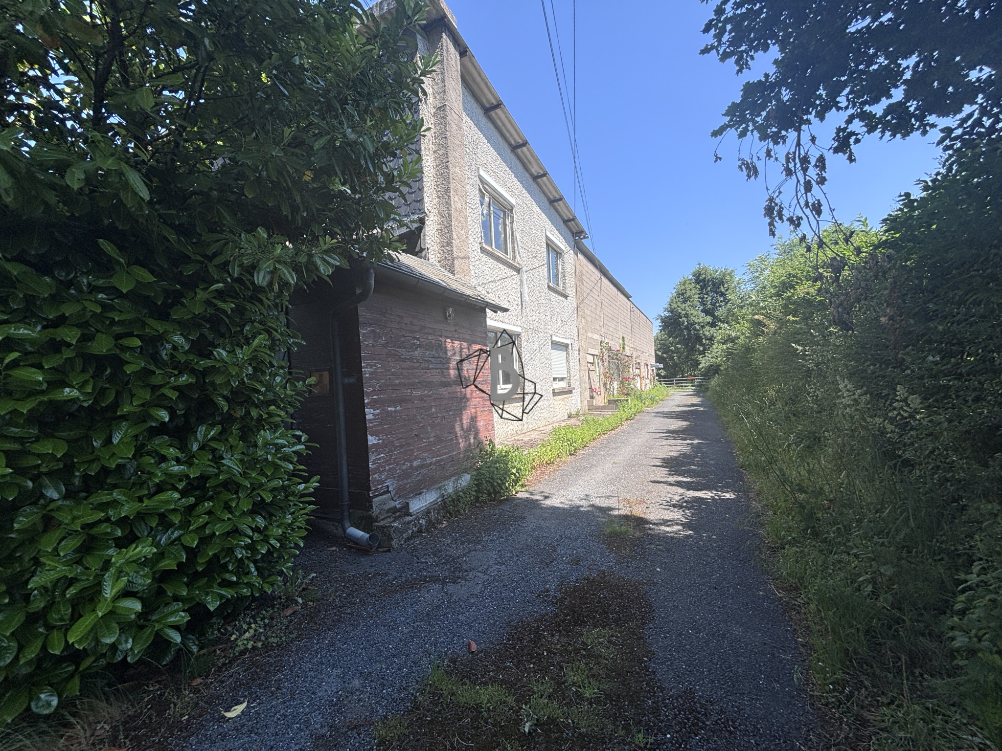 Entrepôt avec appartements - 300 m2 - REQUISTA