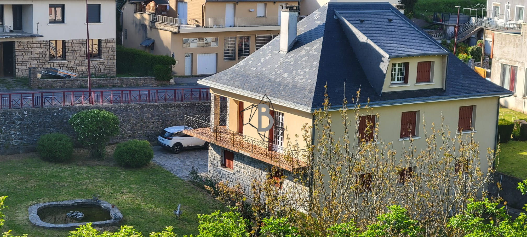 MAISON - 195m2 - SALLES-CURAN